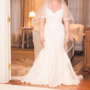 Once Worn Carol Hannah Pherousa Wedding Dress